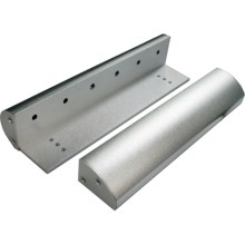 AccordTec LM-Z-KD-500A - Кронштейн Z типа выполнен из алюминия и предназначен для крепления якоря электромагнитных замков на двери, открывающиеся внутрь.